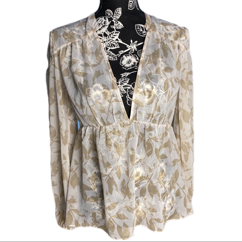 Cabi Couplet Blouse High-Low Hem Leaf Pattern Long Sleeve Item # 4156